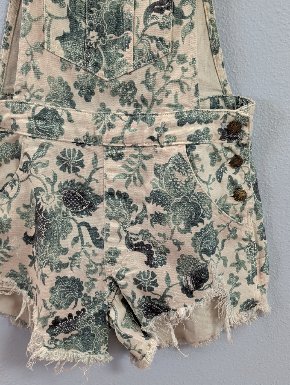Pilcro Cutoff Botanical Cream Denim Overall Shorts Sage Floral Anthropologie - Picture 4 of 8